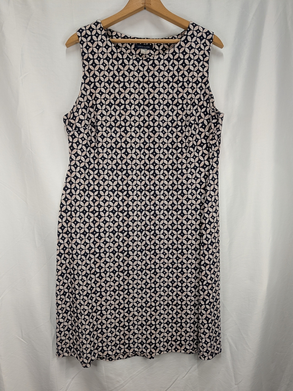 Tommy Hilfiger Navy and Cream Geometric Sleeveless Shift Dress